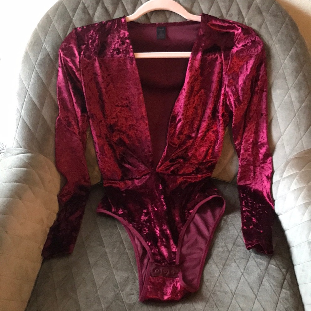 New Crushed velvet body suit size small beautiful